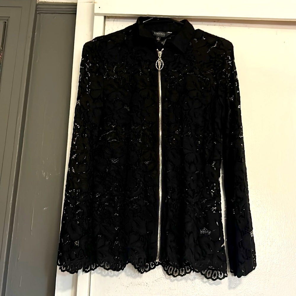 VertigoWoman lace top size small  nwt